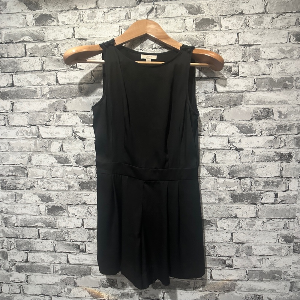 EUC LOFT Black Sleeveless Romper Size 0 Petite
